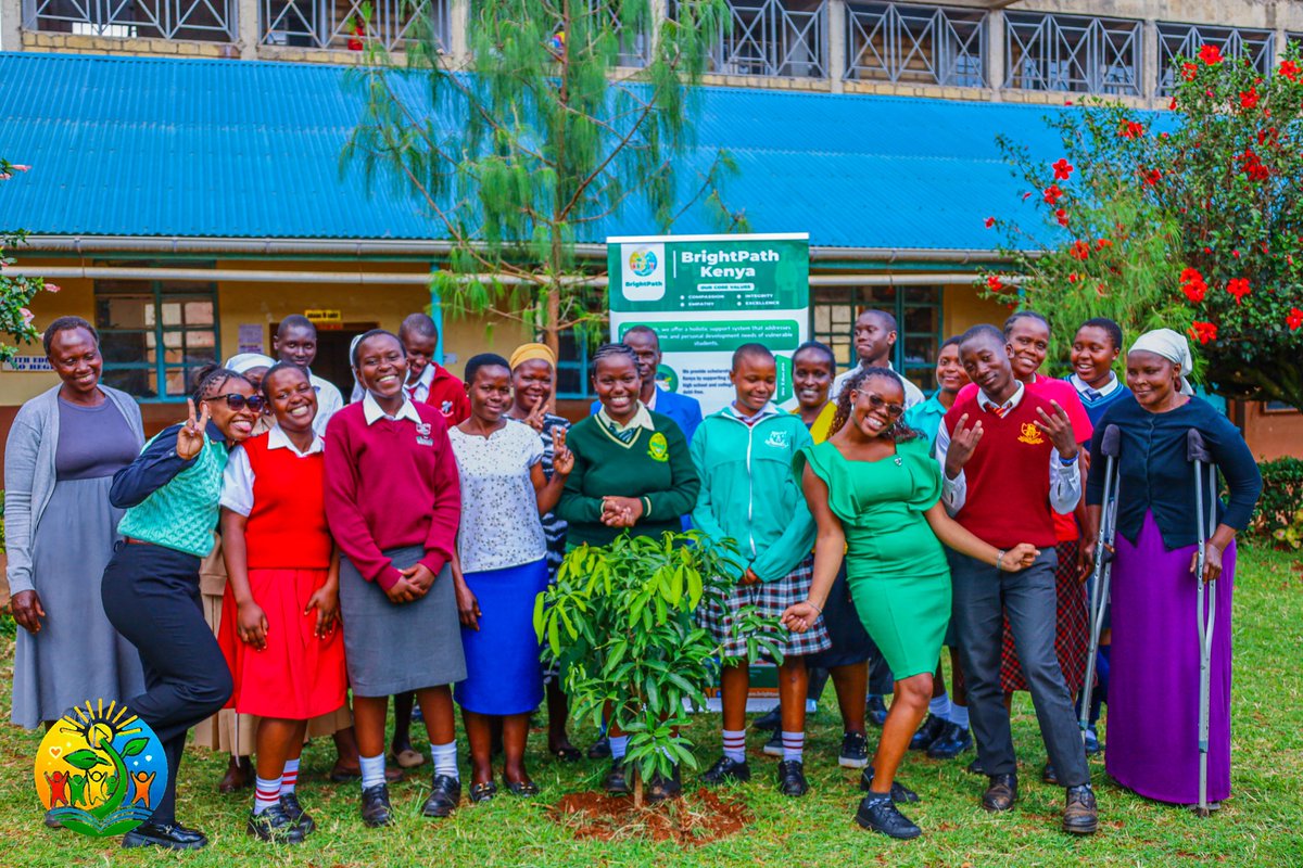 BrightPath_Ke's tweet photo. When parents and students sit together to tackle learning challenges, barriers fall and trust grows 👪✨
Education is a team sport, and our Kisii parents and students just proved how thriving looks when we work as one! 🚀
#BrightpathKenya #ParentalEngagement #Kisii #HolisticCare https://t.co/DjhcUNYDpe