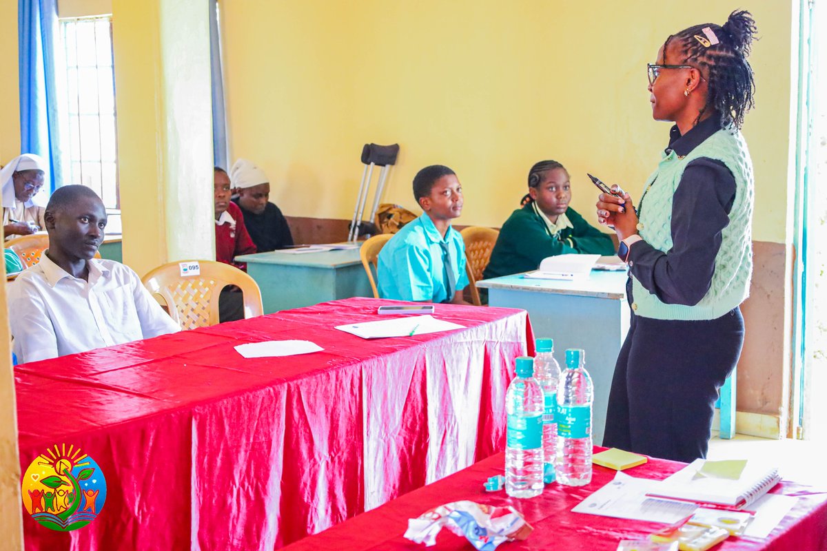 BrightPath_Ke's tweet photo. When parents and students sit together to tackle learning challenges, barriers fall and trust grows 👪✨
Education is a team sport, and our Kisii parents and students just proved how thriving looks when we work as one! 🚀
#BrightpathKenya #ParentalEngagement #Kisii #HolisticCare https://t.co/DjhcUNYDpe