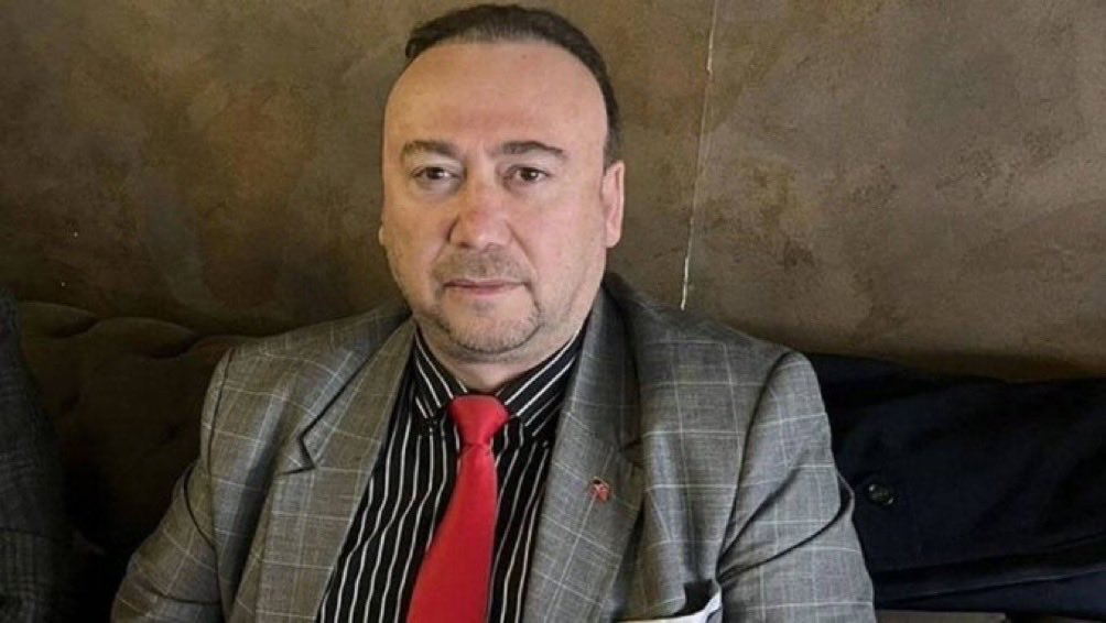 Iadoremesswthme's tweet photo. Özgür Özel pakette tek dal kalan sigaramı istedi. https://t.co/RRy6xo3KQ0