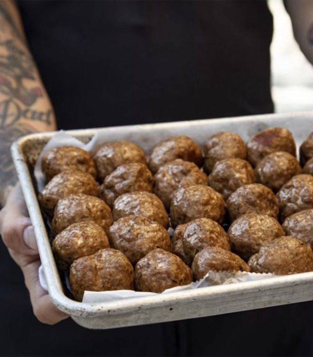 Dexerto's tweet photo. A wedding reception ended in gunfire after an argument over a plate of meatballs

Police say the dispute began when a groomsman ate the meatballs with his hands https://t.co/iWh6OpCEAY
