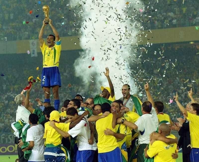 alimo_philip's tweet photo. 🇧🇷 24 years ago, Brazil delivered the ultimate football masterpiece: the 2002 World Cup triumph.

🏟️ Group Stage 
✅ 2-1 Turkey 🇹🇷 
✅ 4-0 China 🇨🇳 
✅ 5-2 Costa Rica 🇨🇷 

🏟️ Round of 16
✅ 2-0 Belgium 🇧🇪 

🏟️ Quarterfinals
✅ 2-1 England 🏴󠁧󠁢󠁥󠁮󠁧󠁿 

🏟️ Semifinal
✅ 1-0 Turkey 🇹🇷 

🏆 FINAL
✅ 2-0 Germany 

📊 7 matches. 7 wins. 18 goals scored. 4 conceded.

🏅 The ONLY team in history to win the World Cup with a perfect record. 

🏆 The ONLY five-time champions.

🕺 This wasn’t just a team — this was Brazil at its absolute peak. 

🌟 A footballing force that redefined greatness.