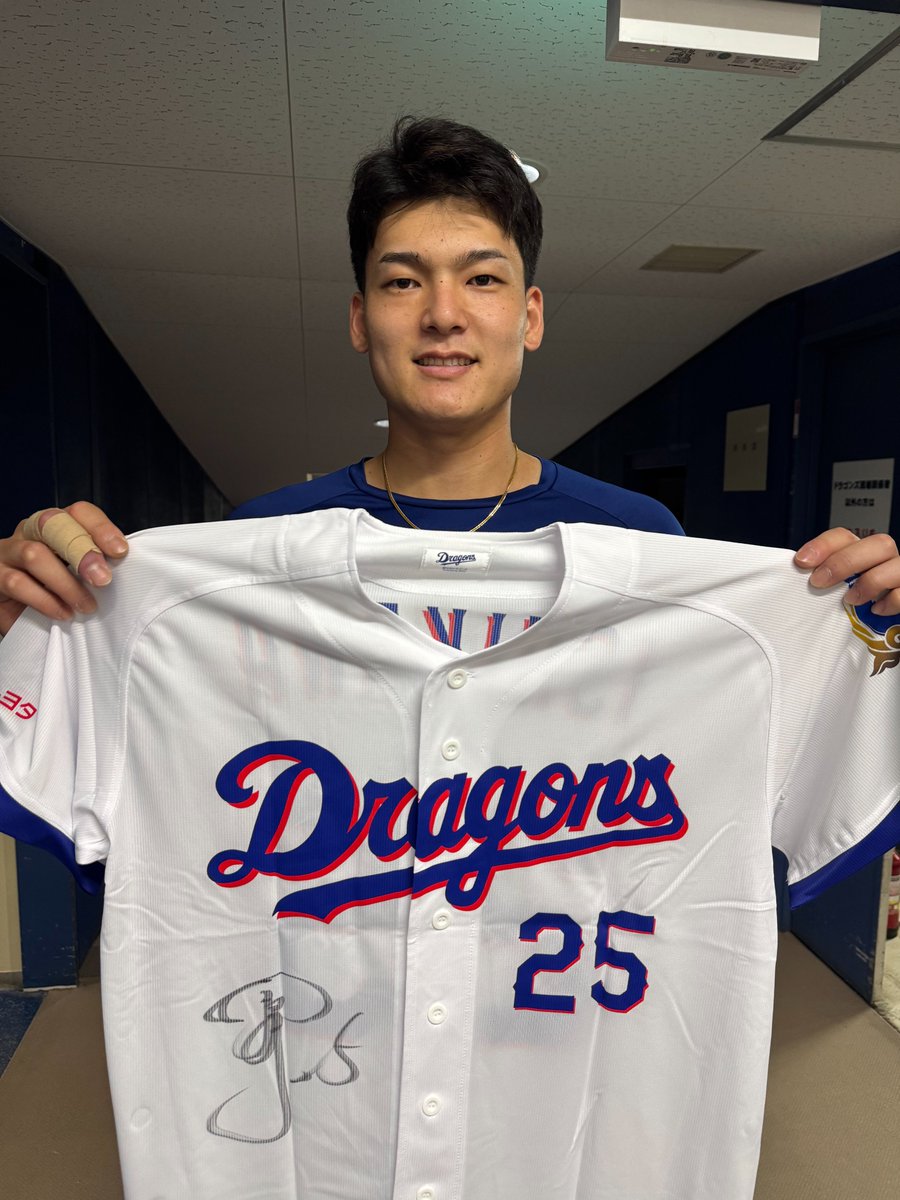 tva_sports's tweet photo. ＼7月11日（土）13時55分から！／
中日vs広島戦を生中継📺
番組をみて豪華プレゼントをゲットしよう‼️🎁
今回は…‼ #福永裕基 選手と #石川昂弥 選手の
サイン入りユニホームをプレゼント🙌
そのほかにも豪華賞品をご用意しました‼
詳しくは野球中継をご覧ください📢
#テレビ愛知 #10チャンベースボール
#ドラゴンズ #dragons