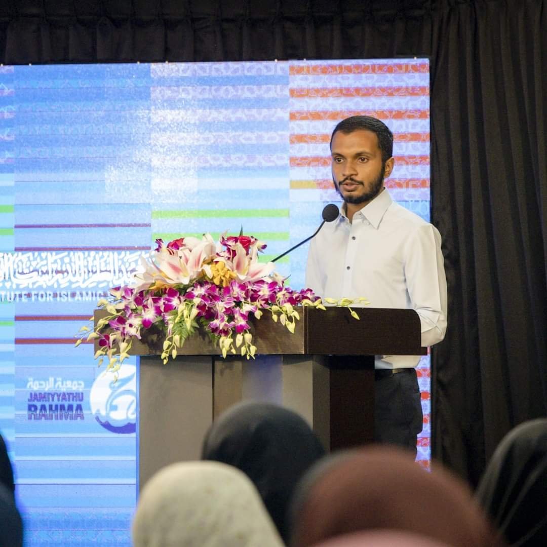 Mohamedshaheem1's tweet photo. މޯލްޑިވްސް ޙައްޖު ކޯޕަރޭޝަންގެ މެނޭޖިން ޑިރެކްޓަރގެ މަޤާމަށް ޢައްޔަންކުރެއްވި އަލްއުސްތާޛު މުޙައްމަދު ފިރުޒުލަށް ވަރަށް ހޫނު މަރުޙަބާ ދަންނަވަން. އުސްތާޛު ފިރުޒުލްއަކީ އެ މުއައްސަސާ ހިނގޭނެ ފަދަ ޢިލްމާއި ތަޖުރިބާ ހުރި ތެދުވެރި ބޭފުޅެއްކަމުގެ ފުރިހަމަ ޔަޤީންކަން އެބައޮތް. މާތް ﷲ ތައުފީޤު ދެއްވާށި. އާމީން.
