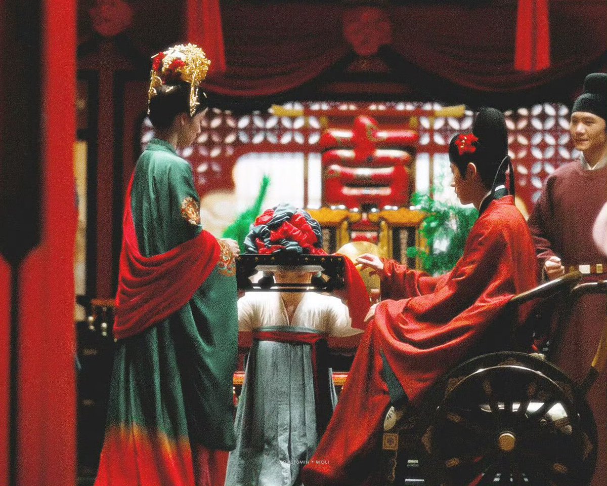 senaalessa's tweet photo. Detailed review — #TheFirstJasmine • Moli
★ #BaiLu #ChengLei 
⚠️ might contain spoilers!

Moli isn’t a perfect drama. sebelumnya aku menulis review pribadi ini karena suatu alasan, terlepas dari ketidaksempurnaan cerita ini. Moli adalah drama bailu yang paling aku nantikan (karena itu aku berusaha menulis review dengan jujur termasuk mengkritisinya, sederhana karena ini drama yg aku nantikan dan karena yang memerankannya adalah actor favoritku), ekspektasi besarku terhadap drama ini cukup untuk membuatku mencari tahu terlebih dahulu gambaran besar novelnya. seorang prajurit pasukan khusus dari kehidupan sebelumnya, lahir menjadi wanita kediaman yang membantu suaminya dalam intrik politik kekaisaran. benar-benar menarik bagaimana screenwriter merombak cerita ini menjadi cerita protagonis yg mengidap sakit mental, terlebih lagi di era ancient/historical.
