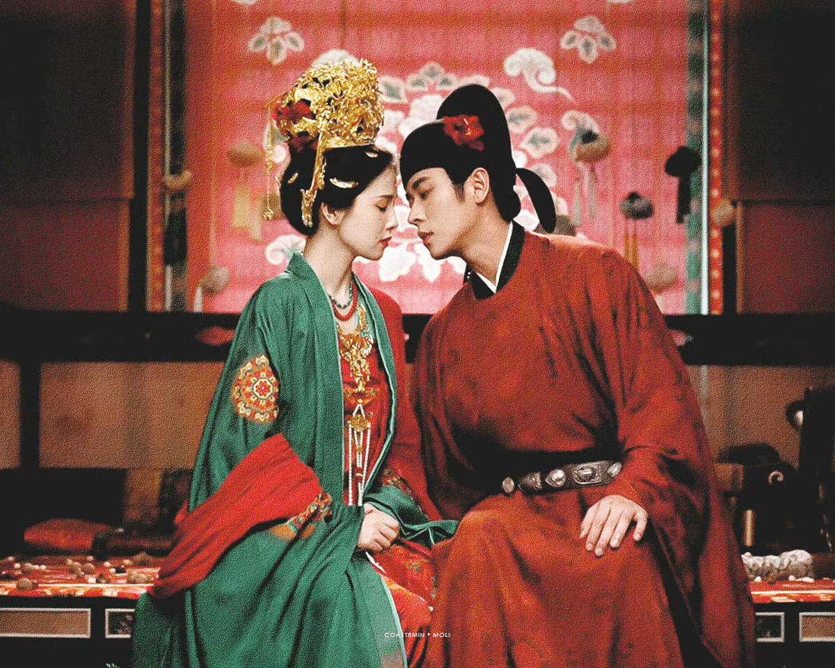 senaalessa's tweet photo. Detailed review — #TheFirstJasmine • Moli
★ #BaiLu #ChengLei 
⚠️ might contain spoilers!

Moli isn’t a perfect drama. sebelumnya aku menulis review pribadi ini karena suatu alasan, terlepas dari ketidaksempurnaan cerita ini. Moli adalah drama bailu yang paling aku nantikan (karena itu aku berusaha menulis review dengan jujur termasuk mengkritisinya, sederhana karena ini drama yg aku nantikan dan karena yang memerankannya adalah actor favoritku), ekspektasi besarku terhadap drama ini cukup untuk membuatku mencari tahu terlebih dahulu gambaran besar novelnya. seorang prajurit pasukan khusus dari kehidupan sebelumnya, lahir menjadi wanita kediaman yang membantu suaminya dalam intrik politik kekaisaran. benar-benar menarik bagaimana screenwriter merombak cerita ini menjadi cerita protagonis yg mengidap sakit mental, terlebih lagi di era ancient/historical.