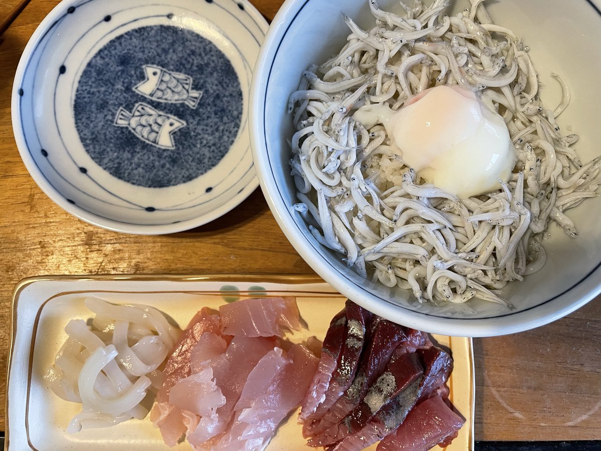 na006githe's tweet photo. しらす丼 https://t.co/Lih7UIciri