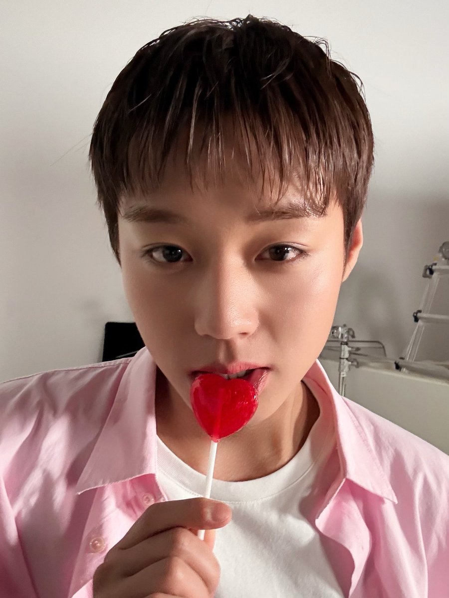 dohwi0529's tweet photo. 사탕보다 못한 삶🫪 https://t.co/SwJsIAmdTz