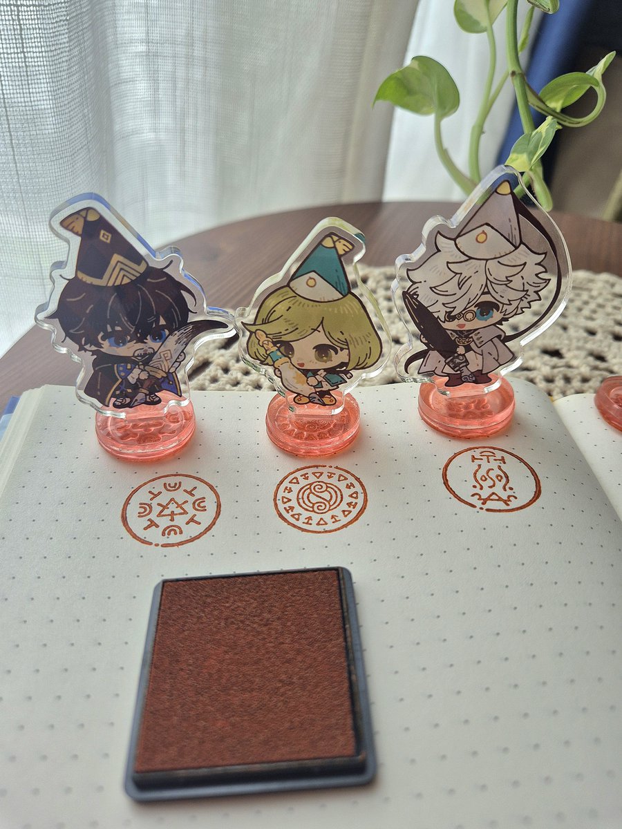 misu_025's tweet photo. baby's first witch hat atelier merch! 🥹💖 stamp standees of them drawing their spells! plus a matching character stamp ✨️
🌱
#Δ帽子 #witchhatatelier https://t.co/RylwnoyCGl