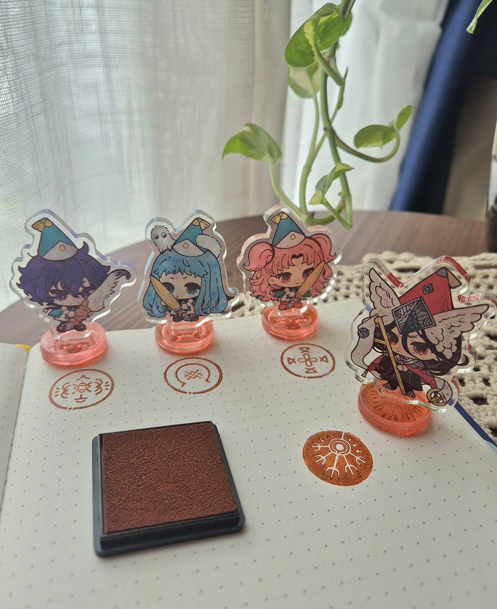 misu_025's tweet photo. baby's first witch hat atelier merch! 🥹💖 stamp standees of them drawing their spells! plus a matching character stamp ✨️
🌱
#Δ帽子 #witchhatatelier https://t.co/RylwnoyCGl