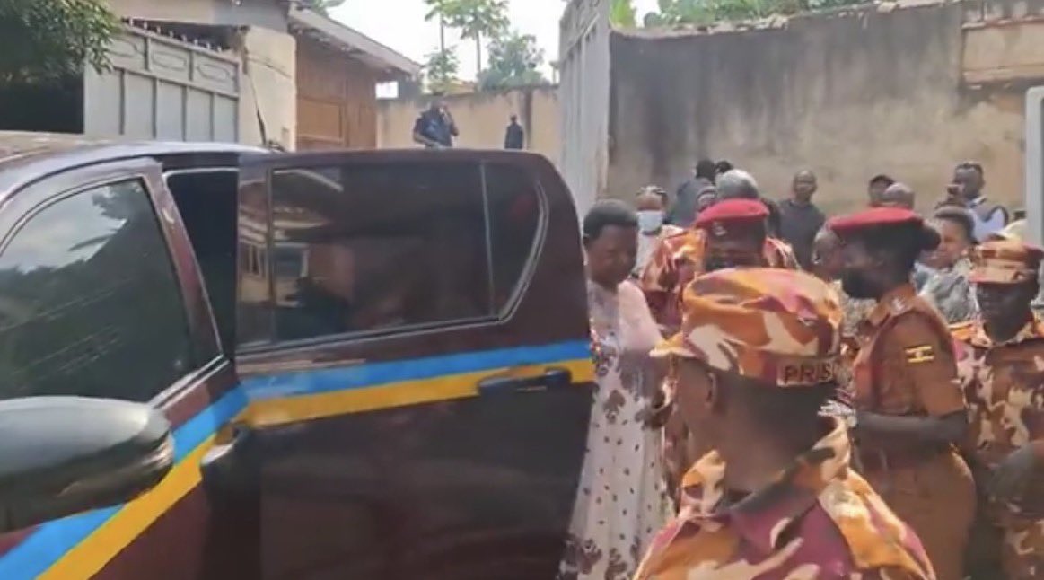 KamogaMunawa's tweet photo. At court in Luzira for Miria Matembe’s bail hearing 📸 https://t.co/wGmA3F0xqc