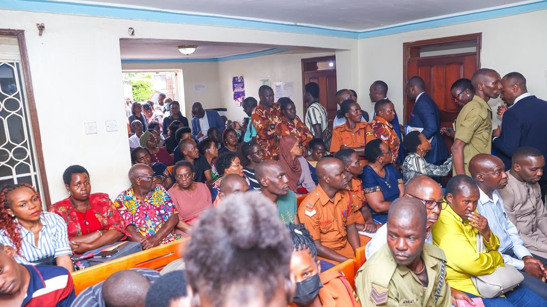 LoP_Uganda's tweet photo. LOP @JoelSsenyonyi  joins other leaders at Luzira Magistrate’s Court for the bail application of Hon Miria Matembe https://t.co/9Inyu2LJLx
