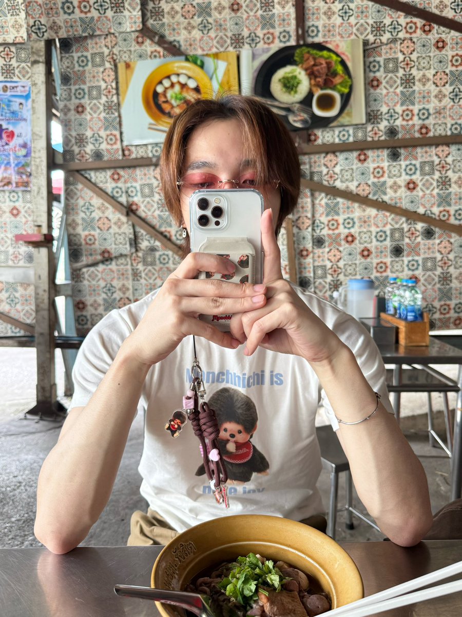 themephubeth7's tweet photo. ใครเลี้ยงมื้อนี้? @thee_trwt 
#ThemePhubeth https://t.co/G61Y7iwMTW