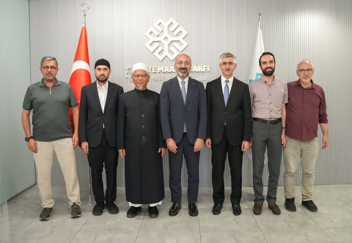 TMaarifVakfi's tweet photo. Vakıf Başkanımız @Mahmut_M_Ozdil ile Mütevelli Heyeti Üyelerimiz Dr. @yilmaznazif ve @oft24, Tayland’dan Fatoni Üniversitesi Rektörü Prof. Dr. İsmail Lütfi Japakiya ve beraberindeki heyeti Vakfımızda ağırladı.

Gerçekleştirilen görüşmede, eğitim alanındaki iş birliği fırsatları ile iki kurum arasında geliştirilebilecek ortak çalışmalar değerlendirildi. Samimi ve verimli bir ortamda geçen görüşmenin, Türkiye Maarif Vakfı ile Fatoni Üniversitesi arasındaki ilişkilerin daha da güçlenmesine ve gelecekte hayata geçirilecek ortak projelere katkı sunmasını temenni ediyoruz.