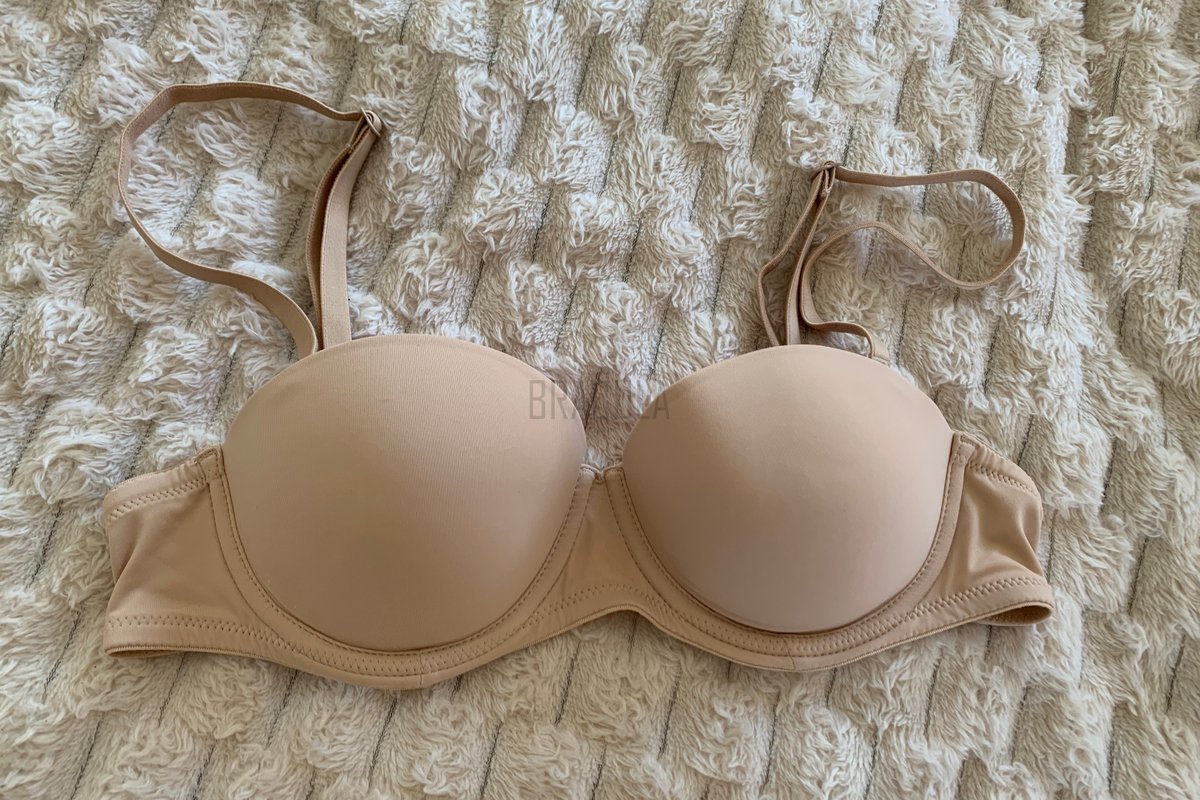 BraculaVS's tweet photo. Wrapping up part 3 of our haul is a closer look at the bras including the red @VictoriasSecret Bombshell set and the lovely @VSPINK strapless push up bra.
Which do you like more - the nude bra or the red bra?
#victoriassecret #vspink #pushupbra https://t.co/sLFxKaTv3T