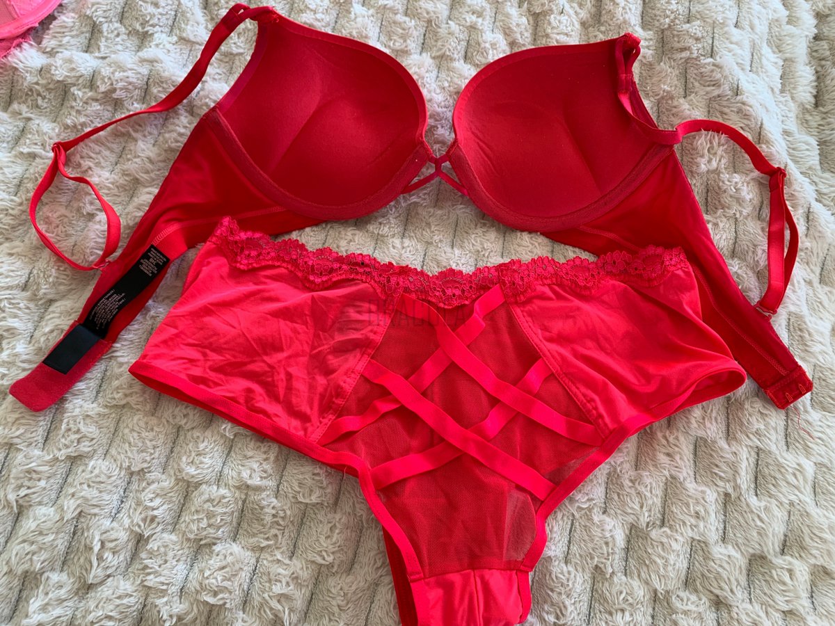 BraculaVS's tweet photo. Wrapping up part 3 of our haul is a closer look at the bras including the red @VictoriasSecret Bombshell set and the lovely @VSPINK strapless push up bra.
Which do you like more - the nude bra or the red bra?
#victoriassecret #vspink #pushupbra https://t.co/sLFxKaTv3T
