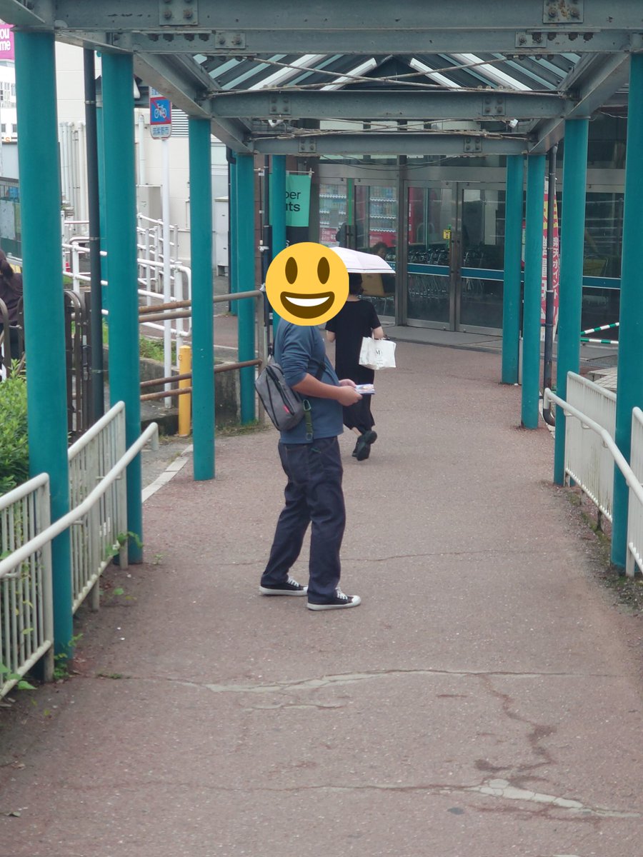 1115Moriken's tweet photo. 昨日の保守活報告

【福岡よか隊５区】
JR天拝山駅、西鉄朝倉街道駅
旗見せ、チラシ配り

筑紫野市の駅で保守活！
当初、天拝山駅のみの予定でしたが、乗降客の流れから効率を考え近くの朝倉街道駅と分かれて実施しました。何事も経験ですね。

#日本保守党 
#福岡よか隊 https://t.co/k9zHawRAm7