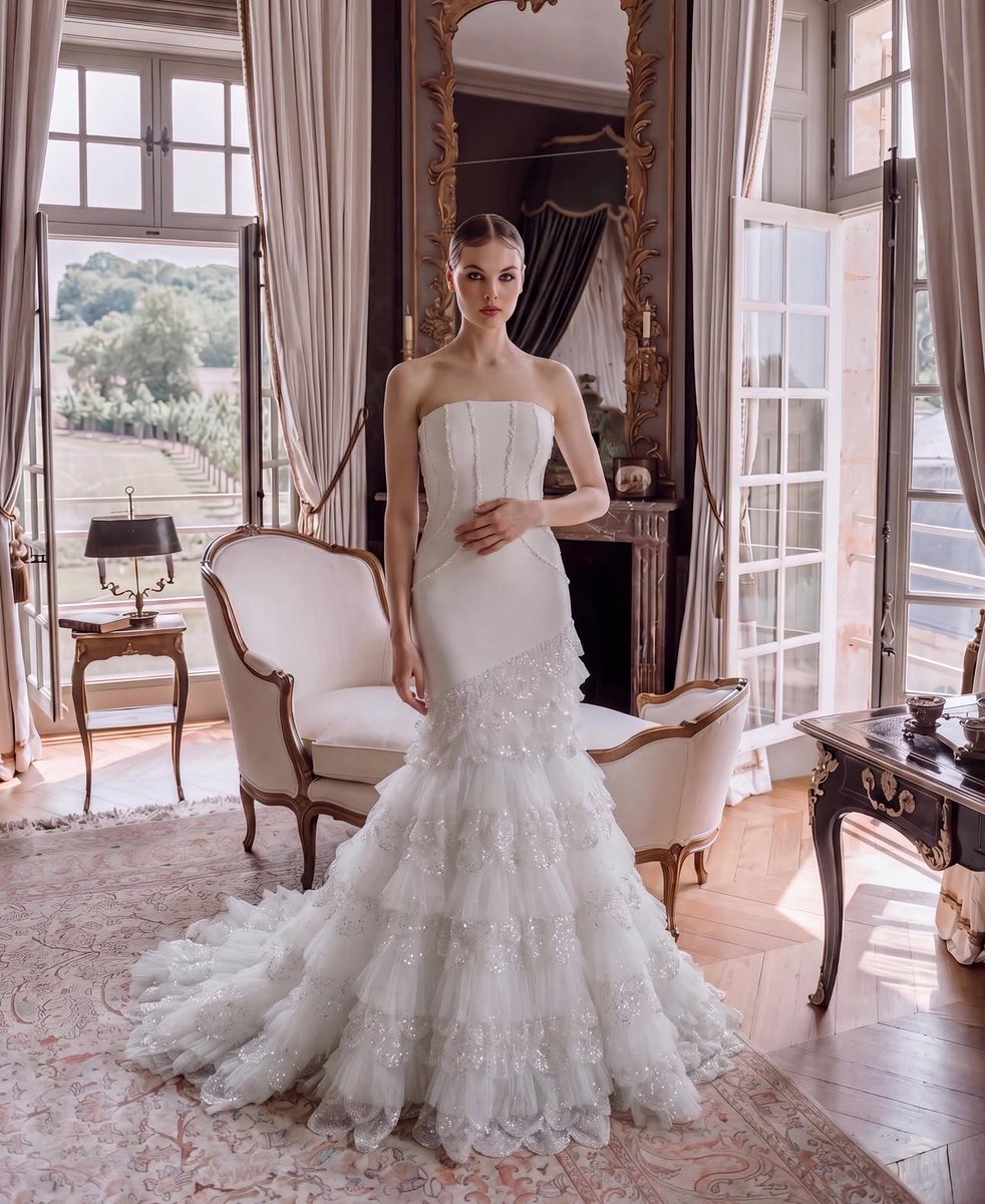 Vogue_Fashion0's tweet photo. من كوليكشن المصممة
إيمان العجلان
لفساتين زفاف ربيع 2027…✨ https://t.co/RGcNAvvVrb