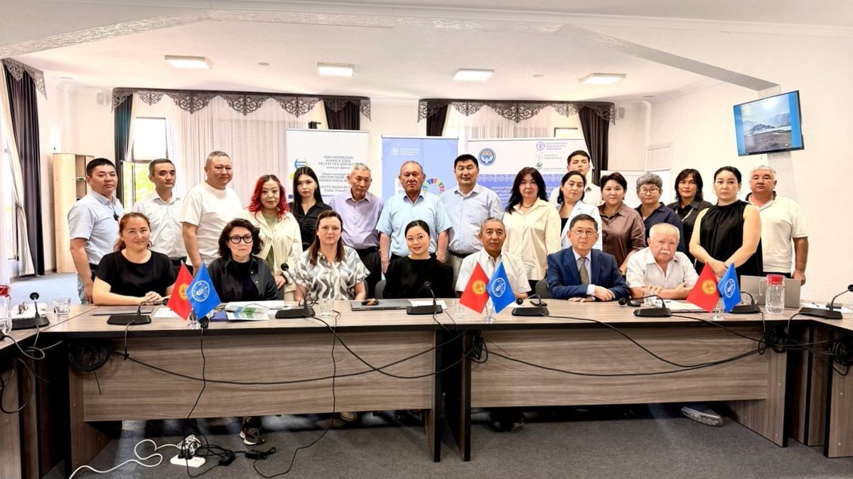 FAOKyrgyzstan's tweet photo. From 29 to 30 June, @FAO and partners convened a national workshop to advance Kyrgyzstan’s biosafety framework under the #CartagenaProtocol, promoting digital solutions, inclusion and stronger interagency action for safer, more resilient agrifood systems. 🌱🤝

#Biosafety https://t.co/HhJ2OszhaQ