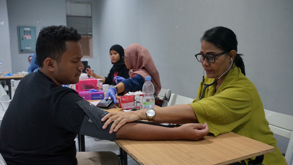 JakartaFairID's tweet photo. 🩺 Sobat JFK, jangan lewatkan layanan kesehatan GRATIS di Jakarta Fair! ❤️

📍 Lokasi Hall B1

✅ Cek Kesehatan Gratis
🗓️ Senin–Jumat: 16.00–20.00 WIB
🗓️ Sabtu &amp; Minggu: 10.00–20.00 WIB

🩸 Donor Darah
🗓️ Senin–Jumat: 16.00–20.00 WIB

#JFK2026 #JakartaFair2026 https://t.co/5qd6uYJguq