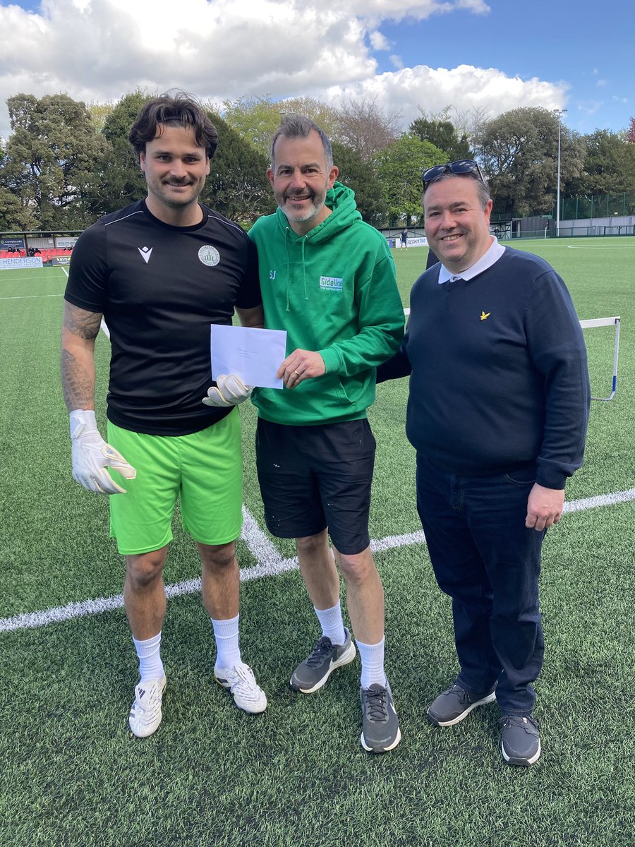 sidelineshants's tweet photo. 🌱 Delighted to help a local side in @ChiCityFC make a saving on their next 3G pitch testing, courtesy of @SportsLabsLtd &amp; @HampshireFA 🎁

📸 Pictured handing over the prize to Secretary, Wayne Dalton alongside goalkeeper, Kieran Magee🧤 https://t.co/6muLG2u6N1