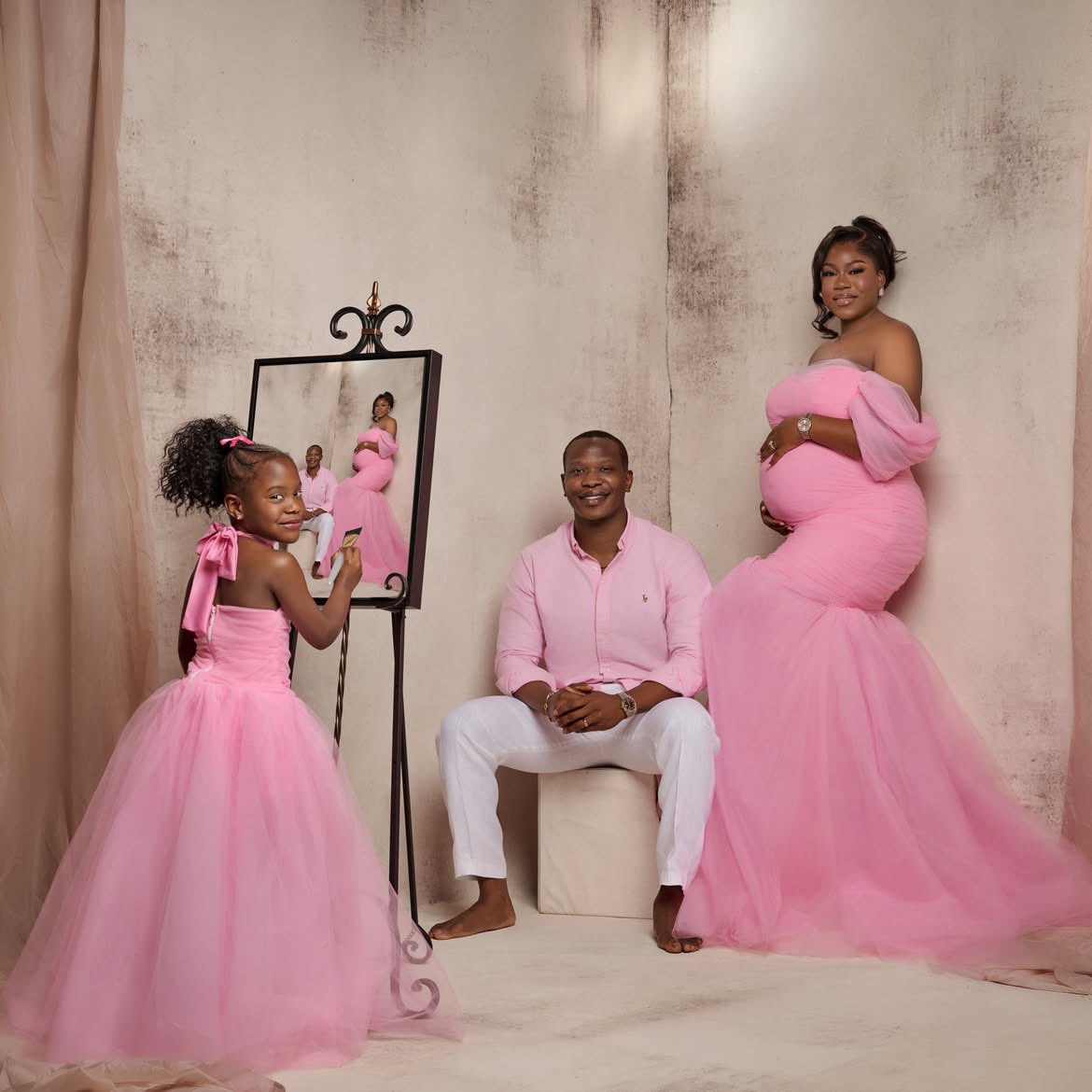 tiphe_j's tweet photo. Am I the only one that sees something wrong with this photoshoot?

Why is the husband seated while his pregnant wife is standing?

Regardless of the concept, this doesn’t sit right with me, why would he let his pregnant wife stand while he sits?

Or am I the only one seeing it this way?
