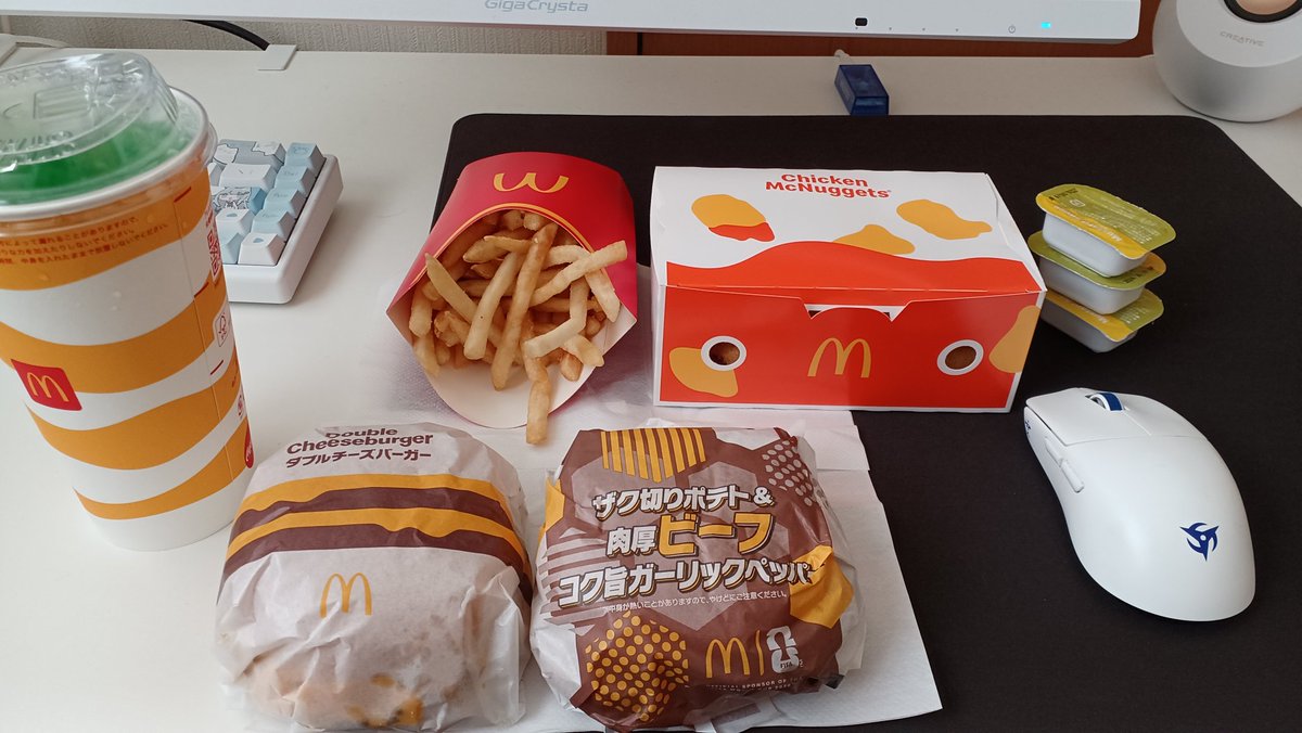 tumuougi's tweet photo. 最近お前らマック食ってるから俺も食うわ💢💢 https://t.co/OsYSHnpd2C