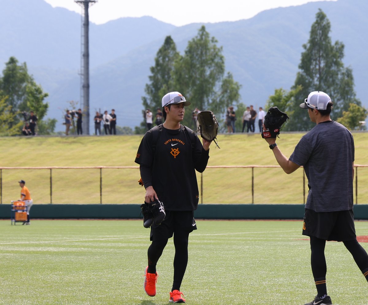 sanspo_giants's tweet photo. 【#練習風景から🏟️】   

岩手県生まれ、花巻東高校出身の #西舘勇陽 投手が岩手での主催試合に先発で〝凱旋登板〟（撮影・萩原悠久人）    

#巨人 #ジャイアンツ #giants #サンスポ https://t.co/KxHzVBe9DE