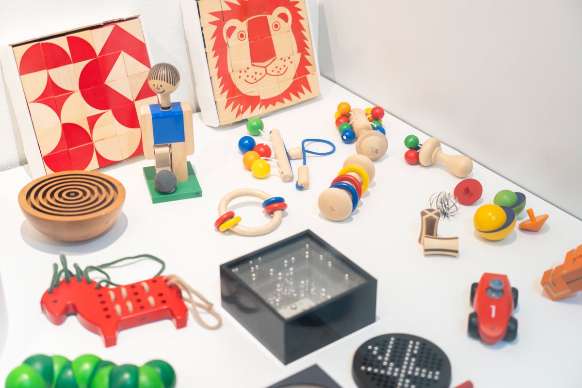 kuwasawa_design's tweet photo. 本校1Fでは、ネフ社の積み木などを展示しています。

展示製品を含む約90点を実際に手に取って体験できる学内イベントを開催します。在校生の皆さんはぜひご参加ください。

「Naef：ネフの玩具であそぼう」
日時：7月11日（土）17:00～19:00
会場：81・82教室
担当教員：小関 潤先生、玉置 淳先生 https://t.co/AlYfkMnQUU