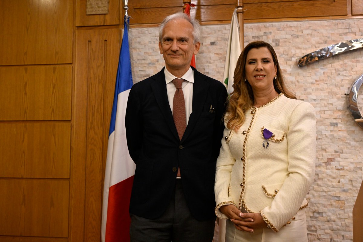 CRDP_Liban's tweet photo. وسام السعف الاكاديمية الفرنسي للبروفسورة هيام إسحق: أثبتت ريادة في رئاستها المركز التربوي للبحوث والإنماء 
كرّمت وزارة التربية الفرنسية رئيسة المركز التربوي للبحوث والإنماء في لبنان الدكتورة هيام إسحق بمنحها وسام السعف الأكاديمية من رتبة فارس، وذلك خلال احتفال أقيم في مقر المركز https://t.co/B6oOLC9MiU
