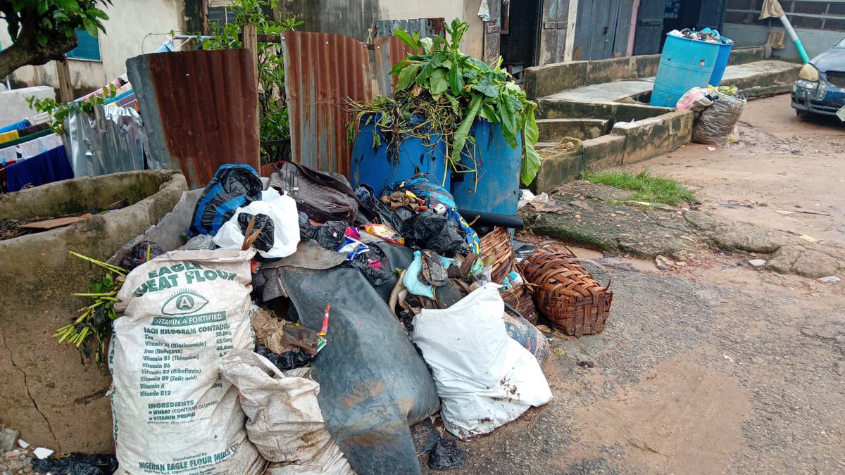 lukzy005's tweet photo. @tokunbo_wahab Sir, we are writing to urgently bring to your attention the situation of residents on Branco Street, Mafoluku. We continue to be charged for waste services, yet our waste has not been collected for more than one month. This is becoming a serious health concern. https://t.co/lYppCAhEbV