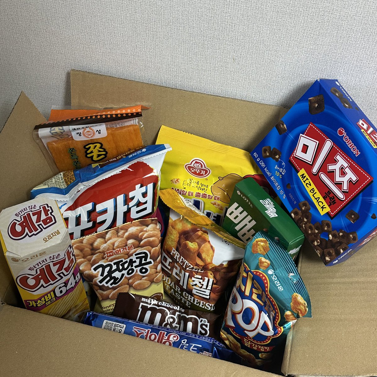 quackbashi's tweet photo. 📢똑똑 멜로밍에서 과자 선물이 왔습니다!

이번 멜로밍 3기 앰배서더가 되어 멜로밍 측에서 과자 선물을 보내주셨습니다!👏👏

분명 조그만한 선물이라고 하셨는데 너무 너무 큰 선물이라는 사실!

앞으로 적극적으로 멜로밍을 사용 하겠습니다💛
과자 보내주신 멜로밍 대표님 감사합니다! https://t.co/tzlqQ1cP9V