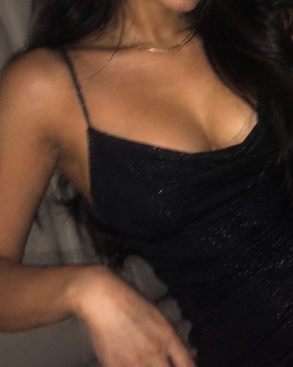 goddessayushee's tweet photo. RT &amp; DM if you love drinks and pubs and parties all night 😈 

P.S. - I miss Bangalore! https://t.co/DnZy758AL7