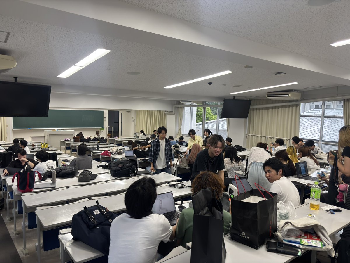cu_fes's tweet photo. 今日も遅れました
来週はちゃんと行きます
ごめんなさい
#中部大学実行委員　#中部大学 https://t.co/Csr0YFg7cK