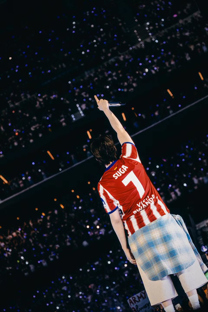 DataAgustD's tweet photo. "Seiko, Rolex, AX Hall and gymnastic stadium
The heads of thousands nodding to my hand gesture."

— "The Last" (Agust D) https://t.co/QLmL99Fczh
