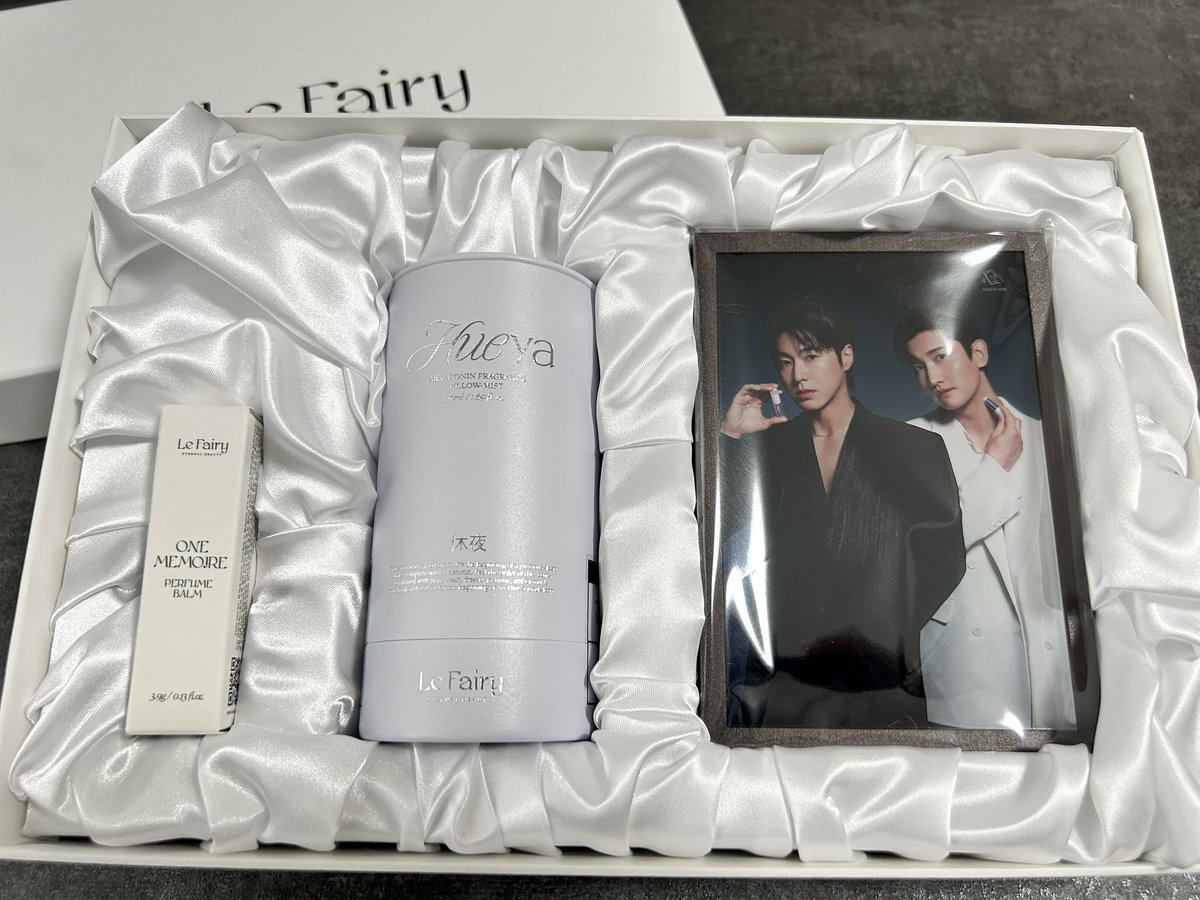 n_min_c's tweet photo. 届いた🤍🫧🧚‍♀️
首元につけてチャンミンを想い
枕に吹きかけてチャンミンを想いながら
オタクは寝ます
  #LaFairy #東方神起 https://t.co/CcBMesMpgw