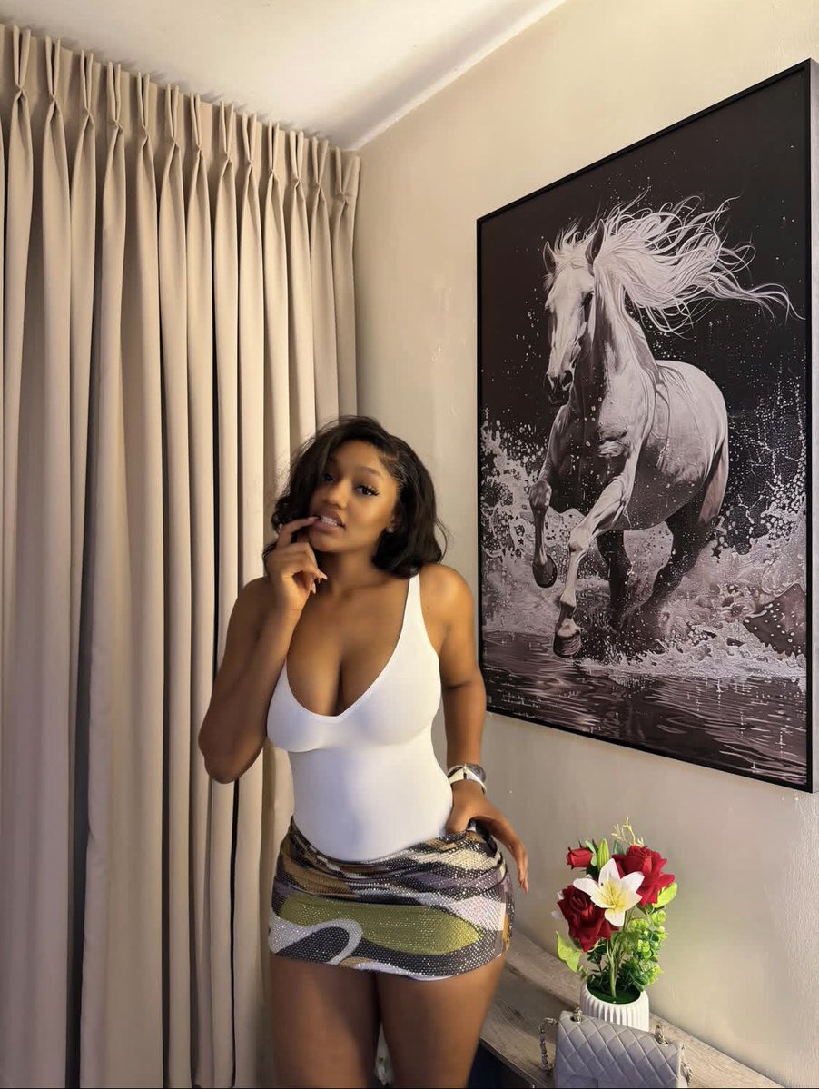 Anie_Udoh's tweet photo. Plot twist: I’m the main character🤍😘 https://t.co/5RA0FFZEul
