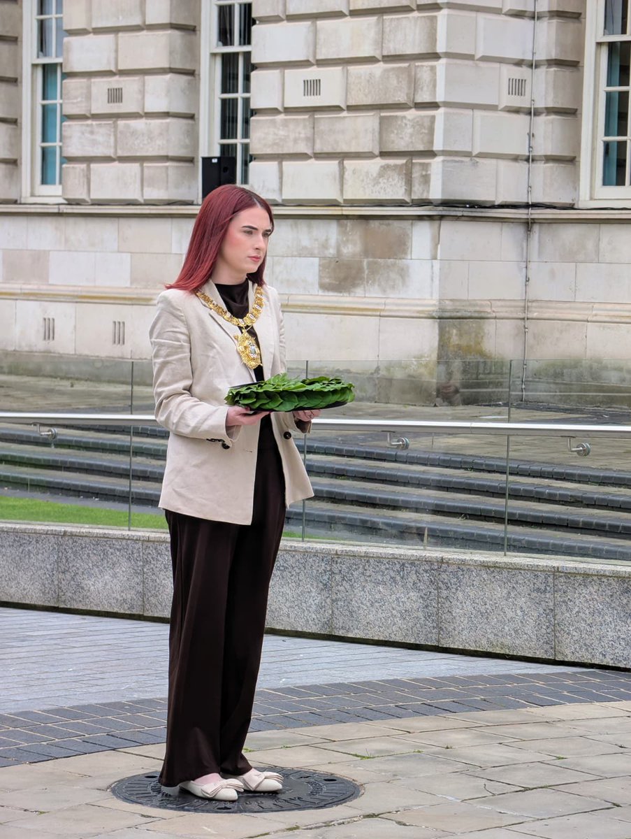 RoismairedSF's tweet photo. Today, I paid my respects to those who lost their lives in the Battle of the Somme, a hugely significant event in the shared history of our island. 

I am committed to being an inclusive Ard-Mhéara and to respect all identities and traditions in our society. https://t.co/3dYpQQkb46