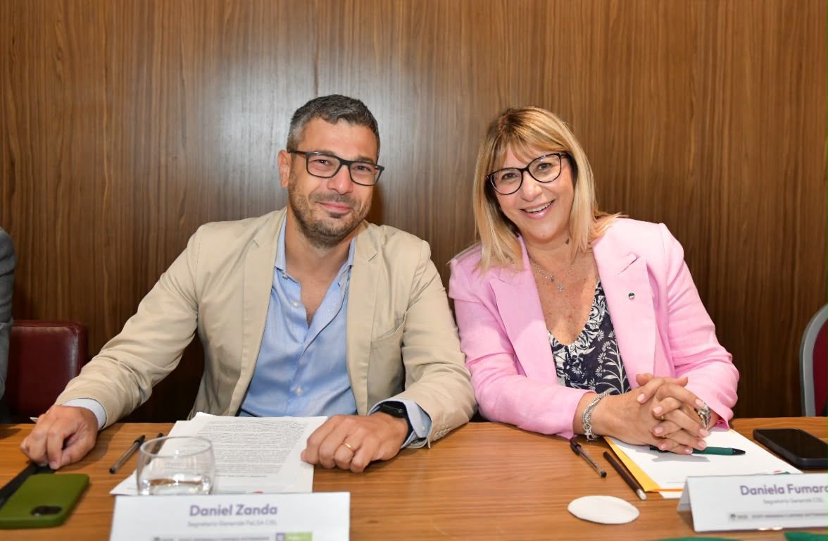 CislNazionale's tweet photo. #DanielaFumarola partecipa oggi a Roma agli Stati Generali del Lavoro Autonomo, promossi dalla FeLSA CISL. 
La Segretaria Generale della #CISL concluderà i lavori della giornata, aperti dall'introduzione di Daniel Zanda, Segretario Generale @FelsaCisl, e articolati nelle testimonianze dei rappresentanti del variegato mondo del lavoro autonomo e nella tavola rotonda "Memoria e futuro del lavoro autonomo: le proposte per migliorare l'attività e la rappresentanza", con Aldo Carera (Fondazione Pastore), Davide Guarini (Inas Cisl), Emmanuele Massagli (Fondazione Tarantelli)  ed Enzo Pelle (Caf Cisl).

#LavoroAutonomo #Rappresentanza  #Sindacato #Diritti