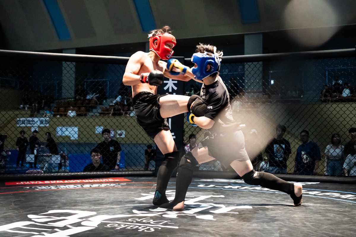 SHOOT_BOXING's tweet photo. ／
【DATE】東北随一のアマチュア大会🥊
DATEでSBマッチに挑み勝利を収めた
横田一歩がプロデビューへ
＼

SB東北を統括する秀晃道場主催のアマチュア大会『DATE.12』が2026年6月28日（日）宮城・ヒルズはねっこアリーナ・メインアリーナにて開催された。

全62試合のメインイベントでは、秀晃道場の期待の新鋭・横田一歩と大里蓮（スターゲートジム）がSBアマチュアOFGマッチ（一般 -66kg/2分2R）で対戦し、打撃で優勢に試合を進めた横田が投げ技でシュートポイント3を奪って完勝。最優秀選手賞を獲得した。

今回SBルールでの試合結果と実績を踏まえて、横田はさっそく2026年8月22日（土）東京・後楽園ホール大会『SHOOT BOXING 2026 act.4』でプロデビュー戦を予定している。