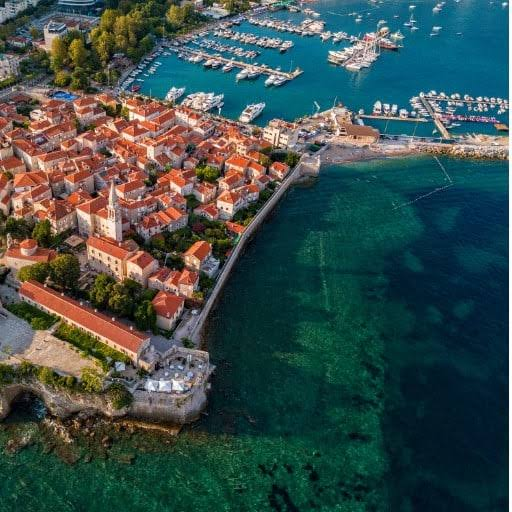 AleVukotic's tweet photo. Koje vas uspomene vežu za ovaj grad? https://t.co/hRNLtHHNrN