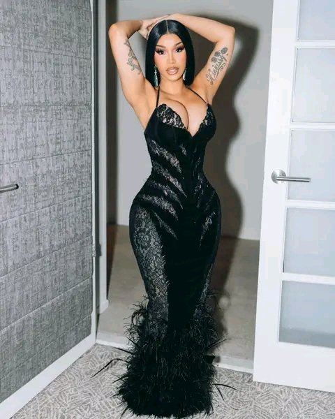 lunga_n_'s tweet photo. It can't get hotter than this. appreciation post for @iamcardib for giving us a hot album. Hopefully next year she can have a show here in South Africa. As South Africans we would love that. https://t.co/LVpK3Js0h1