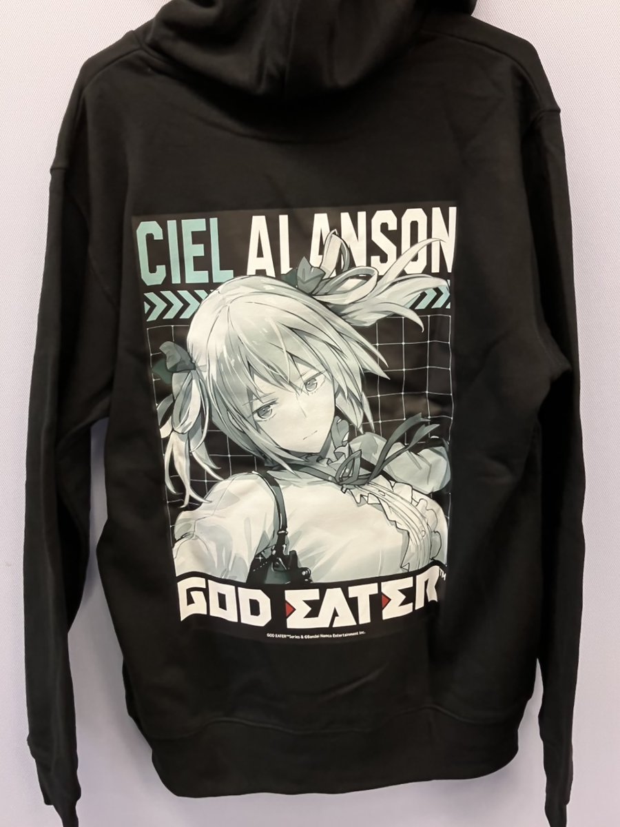 vv__official's tweet photo. 📢 #GODEATER × #ヴィレヴァン
コラボグッズ再受注決定！
 
ご好評につき、「GOD EATER」シリーズコラボグッズの再受注が決定いたしました！
 
西出ケンゴロー氏描き下ろしによる
ソーマ、アリサ、ジュリウス、シエルの4人が再び登場！
 
それぞれの「神機」が放つ重厚な存在感を、ぜひお手元でお楽しみください。
 
【受注期間】
2026年7月1日(水) 18:00～7月19日(日) 23:59
 
🛒 詳細はこちら▽
https://t.co/Y7rVxPvRCv