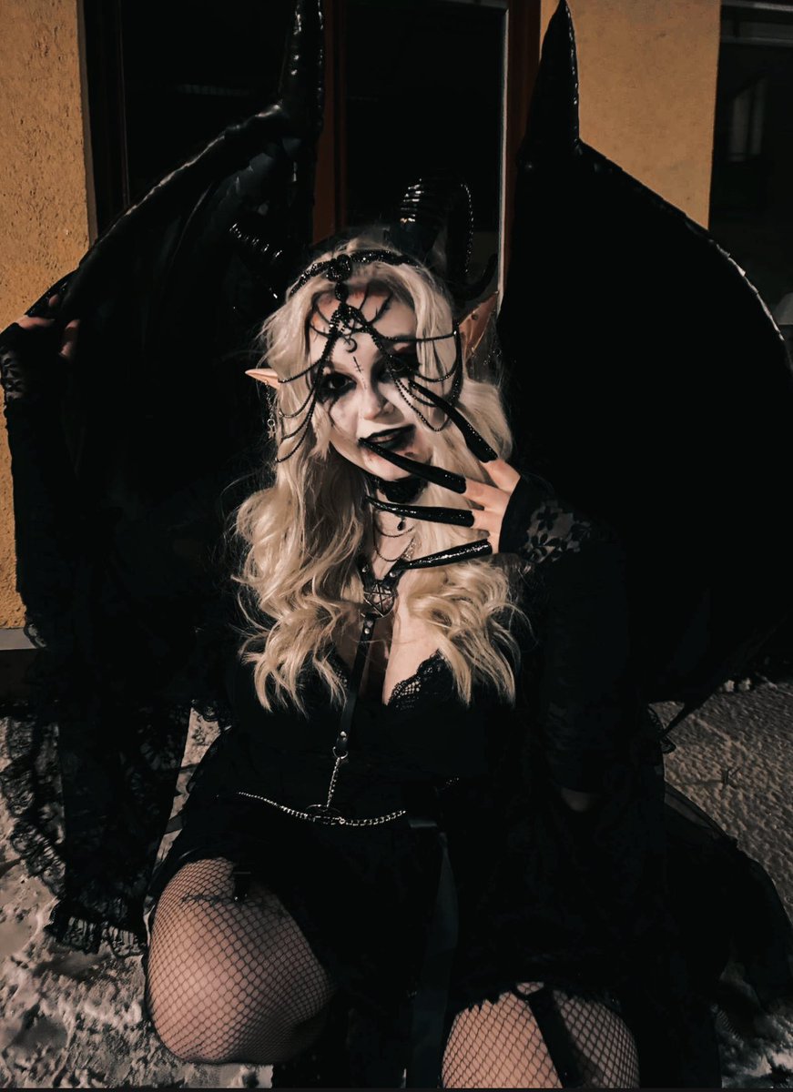 jellojoyfull's tweet photo. Halloween 2024
Ah I loved this look so much

#demon #succubus #cosplay #cosplayer #cosplays https://t.co/WSf9TIGXrT