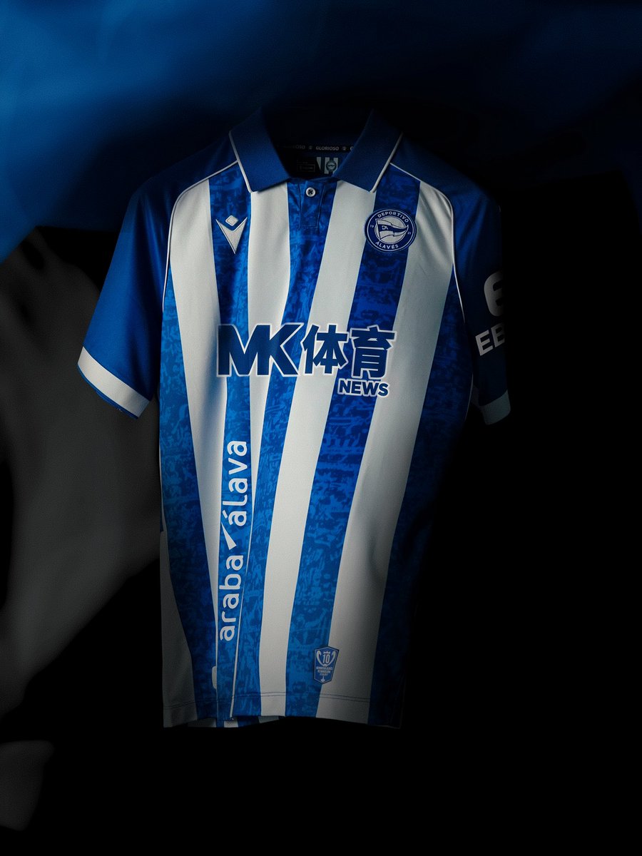 GxlDelKaiser's tweet photo. Pues que quereis que os diga.. ami me parece que está guapísima.

Cuellos y botones, con toques retro y en las franjas azules el detalle de la afición difuminado. Mola. https://t.co/ifTTEch2NC
