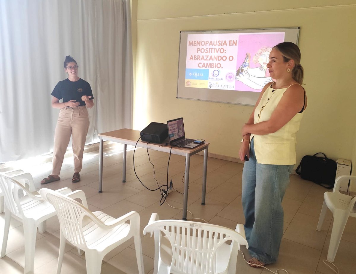 concellodorosal's tweet photo. 🌸 Mil grazas á matrona Diana Ayude por achegarse á nosa #EscoladaSaúde para falarmos de menopausia con naturalidade, rigor e moita información útil. 💪

E grazas a todas as persoas que se animaron a participar e a compartir. 👏

#ORosal #Saúde https://t.co/xJziqrvUWQ