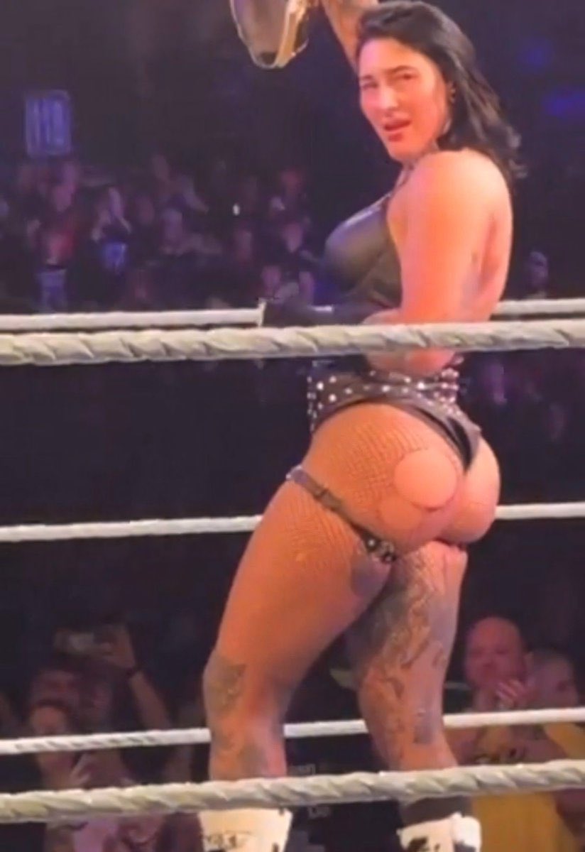 QueenSabX's tweet photo. @MamiFan01 @Wrestle_Goons She’s perfection. Never fails to make me throb😩 https://t.co/ljqy8jNbyu