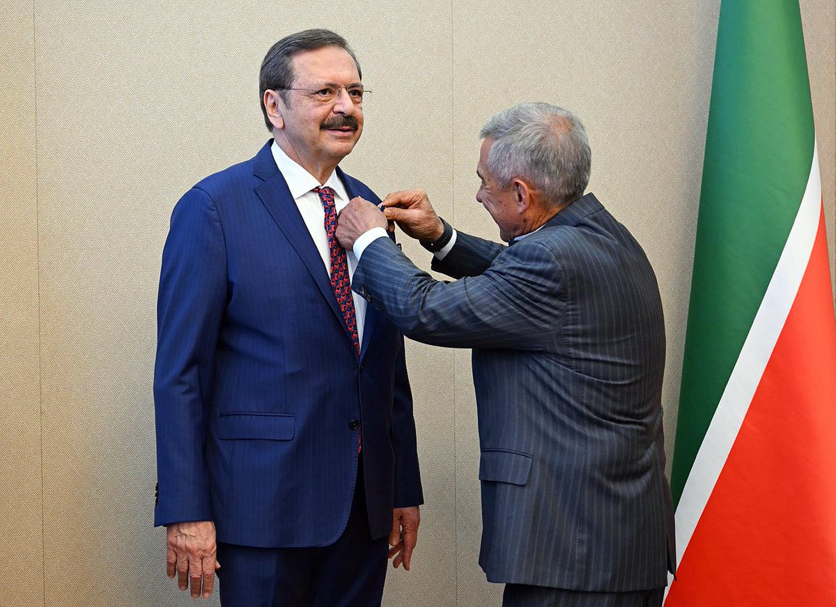 RHisarciklioglu's tweet photo. Türkiye - Tataristan ekonomik ilişkilerine yaptığımız katkılar nedeniyle şahsımı "Dostluk Nişanı" ile onurlandıran Tataristan Cumhuriyeti Reisi Sayın Rüstem Minnihanov’a şükranlarımı sunarım. https://t.co/mZVLsC349g