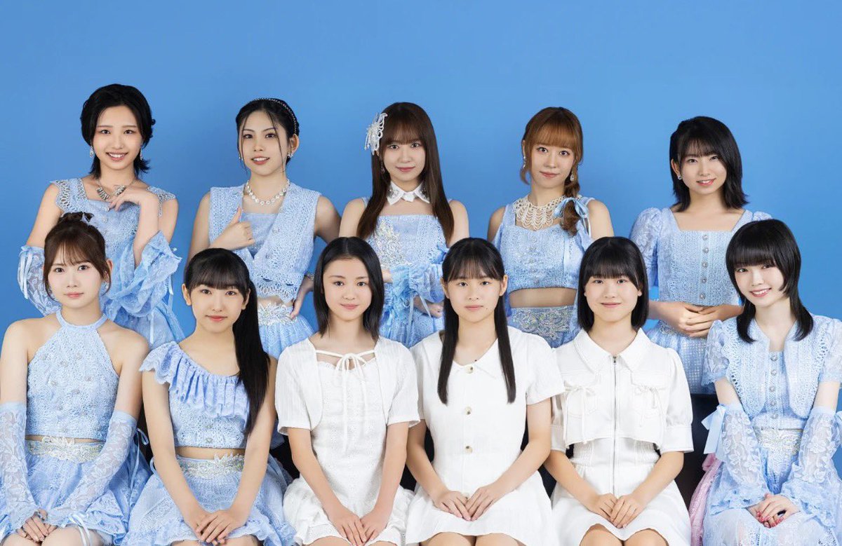 44p44p's tweet photo. アー写新しくなってる！！！
ほまめいで18期囲むのエモいし、
後ろの列は背の順

#モーニング娘26 https://t.co/Ea8y6X9vhN