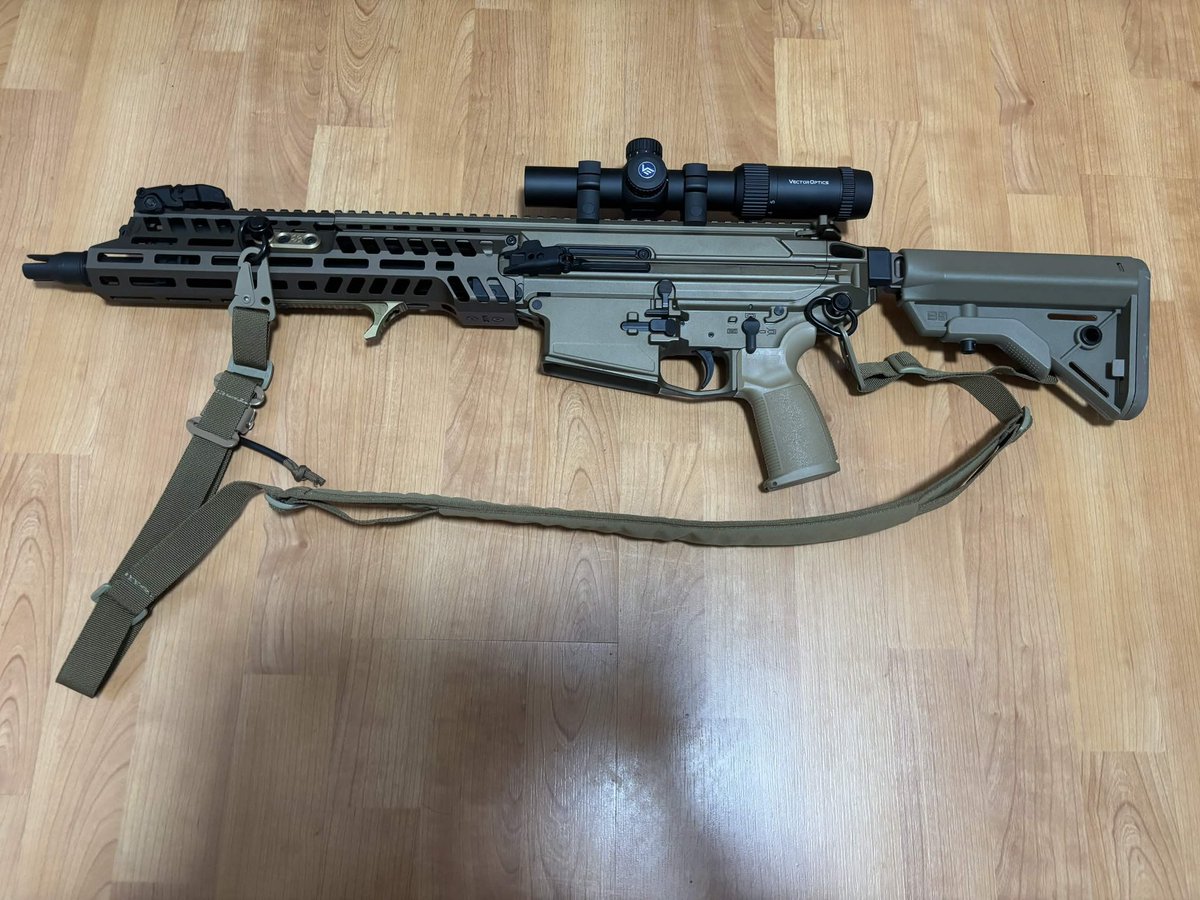 cit_sabage's tweet photo. 新入生の愛銃紹介です！

my嫁
APFG(VFC) XM7
最近M8が採用されて萎え

中の人:
最初の集まりでコレ持ってきて恐怖と感動を覚えた
1年生が買う銃ではない
 #CITAC #サバゲー https://t.co/yocFhhPm8g