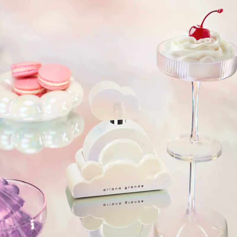 Nichedrop's tweet photo. جديد✦ | Cloud Aurora by Ariana Grande
مقدمة العطر: سكر مغزول، كشمش أسود، ومسك ناعم.
 قلب العطر: بتلات مغموسة بالفانيليا وأخشاب دافئة. 
قاعدة العطر: دخان الفانيليا وعنبر ذهبي. https://t.co/2RXafqrFU7
